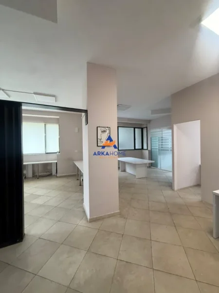 Tirane, jepet me qera zyre Kati 2, 110 m² 1.219 € 