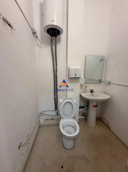 Tirane, jepet me qera zyre Kati 2, 110 m² 1.219 € 