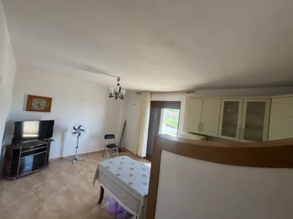 Kavaje, shitet apartament 2+1 me Ballkon, Kati 3, 73 m² (Lagja Sharrë n.4, Rruga e stacionit të trenit)