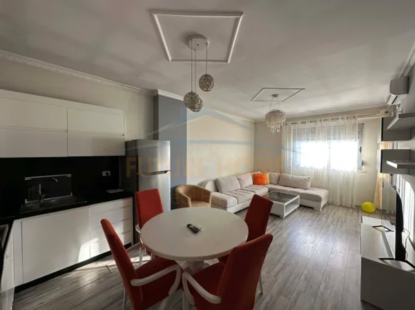 Tirane, jepet me qera apartament 1+1 Kati 8, 67 m² 420 € (UNAZA E RE)