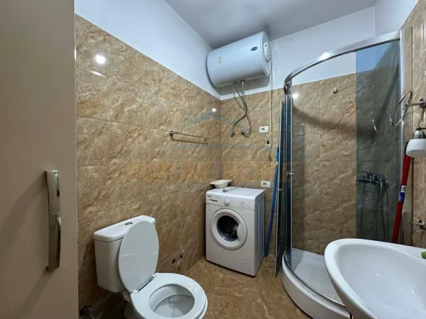 Tirane, jepet me qera apartament 1+1 Kati 8, 67 m² 420 € (UNAZA E RE)