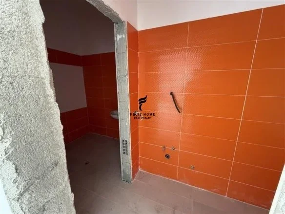 Tirane, shitet dyqan Kati 0, 68 m² 145.000 € (LIQENI I THATE)