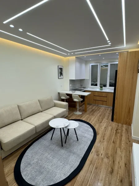 Tirane, jepet me qera apartament 1+1+Ballkon Kati 3, 63 m² 600 € (Laprakë)