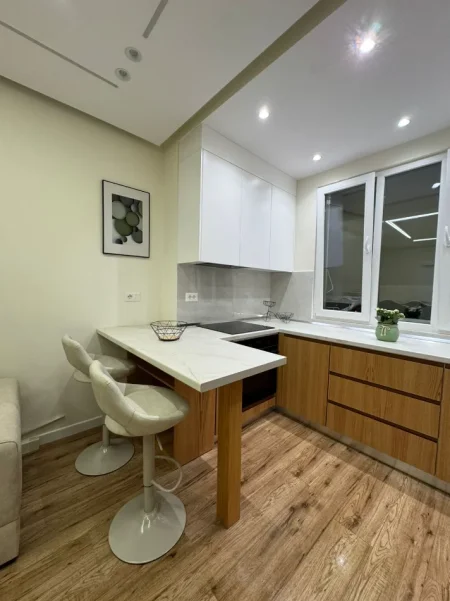 Tirane, jepet me qera apartament 1+1+Ballkon Kati 3, 63 m² 600 € (Laprakë)