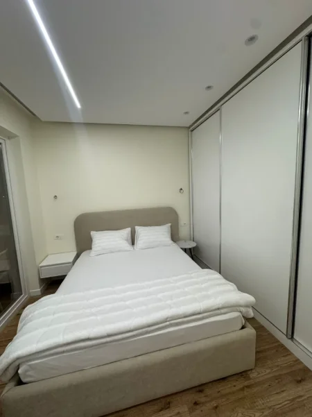 Tirane, jepet me qera apartament 1+1+Ballkon Kati 3, 63 m² 600 € (Laprakë)