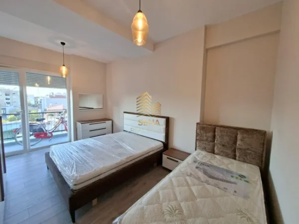 Tirane, jepet me qera apartament 1+1+Ballkon Kati 2, 85 m² 600 € (Brryli)