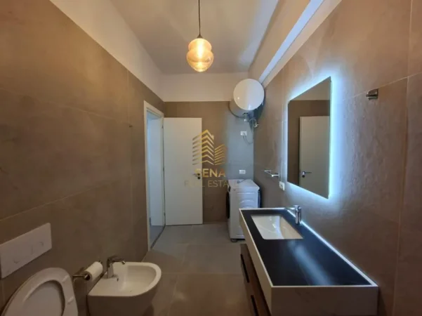 Tirane, jepet me qera apartament 1+1+Ballkon Kati 2, 85 m² 600 € (Brryli)