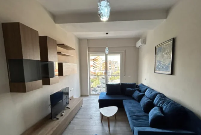 Tirane, jepet me qera apartament 1+1+Ballkon Kati 2, 85 m² 600 € (Brryli)