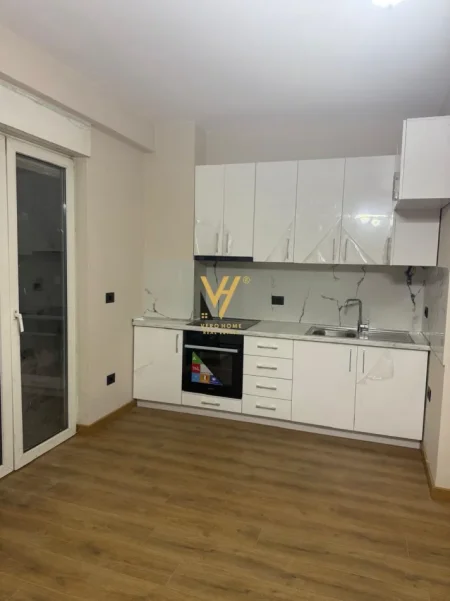 Tirane, jepet me qera zyre Kati 2, 60 m² 520 € (ALI DEM)