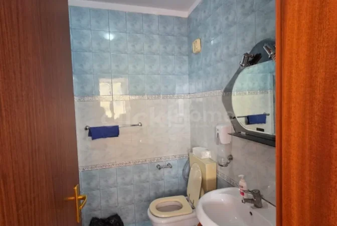 Tirane, jepet me qera 2+1 Bllok , 800 €( i diskutieshem)