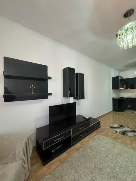 Tirane, jepet me qera apartament 1+1+Ballkon Kati 7, 70 m² 400 €