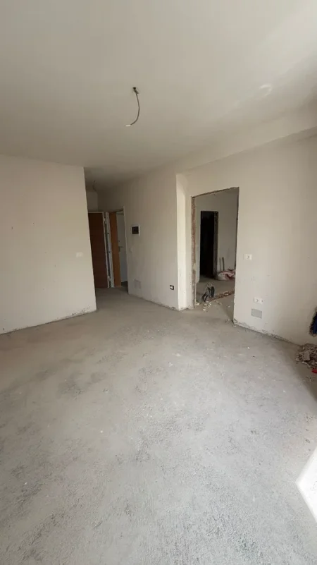 Tirane, shitet apartament 2+1 Kati 3, 110 m² 221.600 € (Xhamlliku)