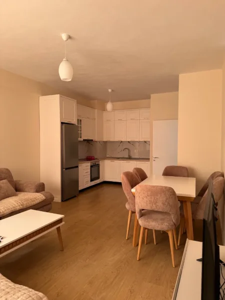Tirane, jepet me qera apartament 1+1 Kati 4, 70 m² 450 € (Yzberisht)