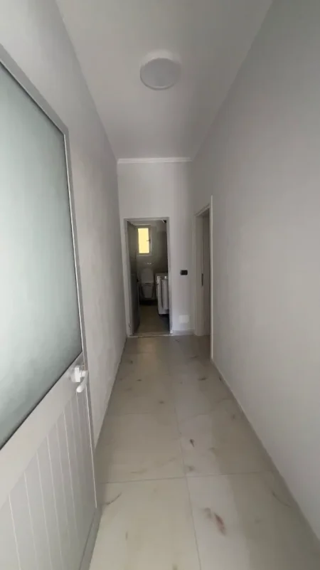 Tirane, jepet me qera apartament 1+1 Kati 1, 62 m² 350 € (DON BOSKO , Prane Xhamise)