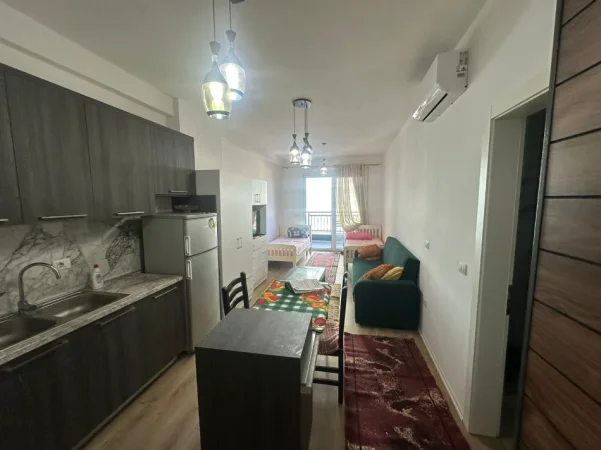 Tirane, jepet me qera garsonier 1+1 Kati 5, 40 m² 400 € (Rruga egnatia)