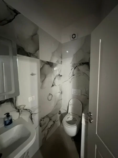 Tirane, jepet me qera garsonier 1+1 Kati 5, 40 m² 400 € (Rruga egnatia)