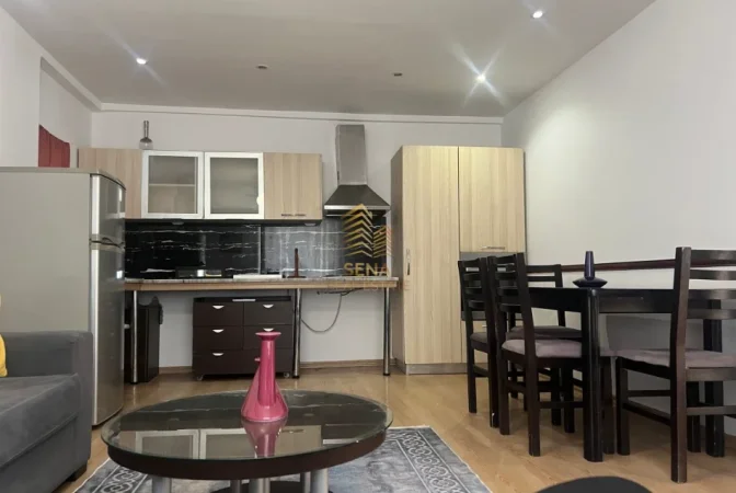 Tirane, jepet me qera apartament 2+1 Kati 1, 90 m² 400 € (Laprake)