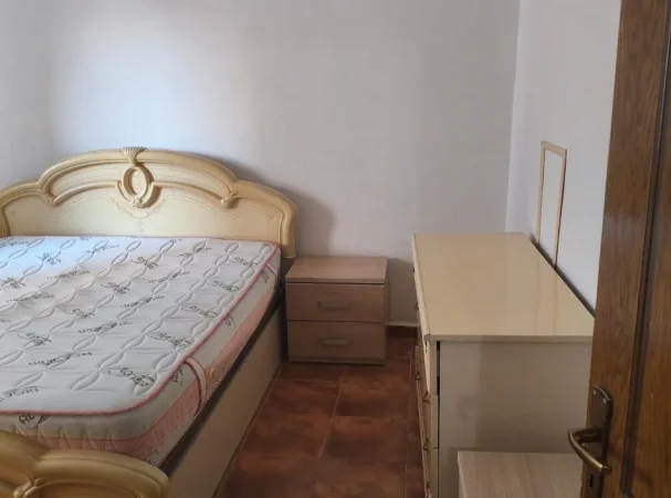 Tirane, jepet me qera apartament 1+1 Kati 4, 60 m² 500 € (Stadiumi Dinamo)