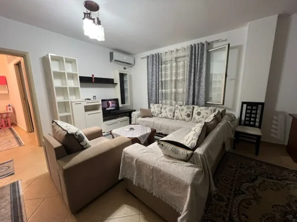 Tirane, jepet me qera apartament 2+1+Ballkon Kati 7, 90 m² 450 € (Apartament 2+1 Per Qera Astir Prane Vila L I Mobiluar)