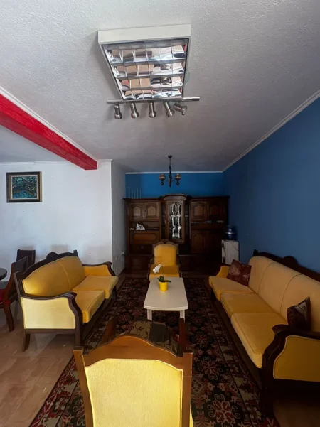 Tirane, jepet me qera Vile 4 - kateshe , 1.200 m² 2.000 € (SANATORIUMI)