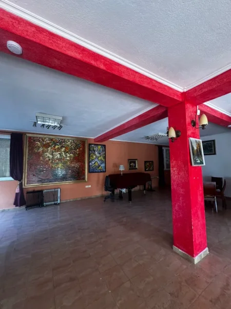 Tirane, jepet me qera Vile 4 - kateshe , 1.200 m² 2.000 € (SANATORIUMI)