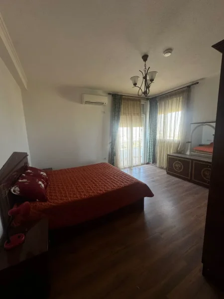 Tirane, jepet me qera Vile 4 - kateshe , 1.200 m² 2.000 € (SANATORIUMI)