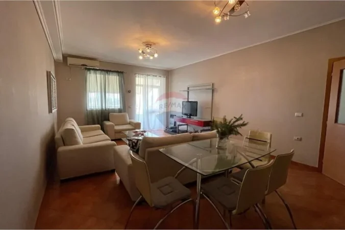Tirane, jepet me qera apartament 1+1 , 86 m² 500 € 