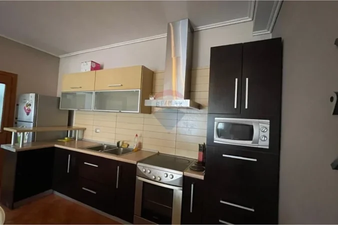 Tirane, jepet me qera apartament 1+1 , 86 m² 500 € 
