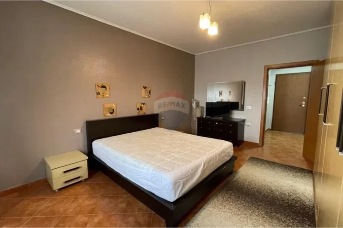 Tirane, jepet me qera apartament 1+1 , 86 m² 500 € 