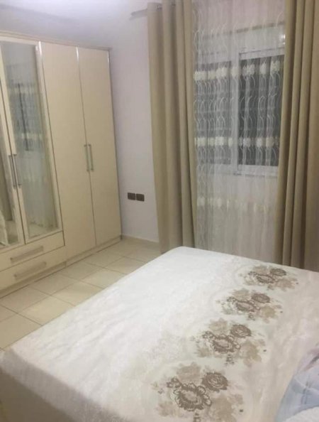 Durres, jepet me qera apartament 3+1 Kati 2, 0 m² 350 Euro (Rr. Gregori i Durresit)