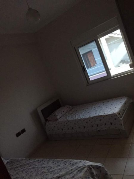 Durres, jepet me qera apartament 3+1 Kati 2, 0 m² 350 Euro (Rr. Gregori i Durresit)