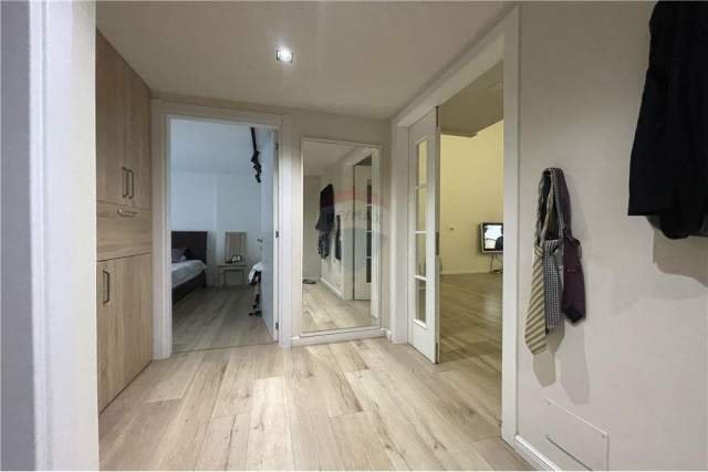 Tirane, shitet apartament duplex 3+1+A+BLK Kati 1, 17.506 m² 160.000 Euro (Rruga e Kavajes)