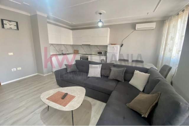 Tirane, jepet me qera apartament 2+1+BLK Kati 2, 120 m² 600 Euro (Pazari i Ri)