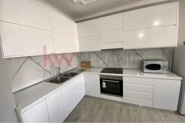 Tirane, jepet me qera apartament 2+1+BLK Kati 2, 120 m² 600 Euro (Pazari i Ri)