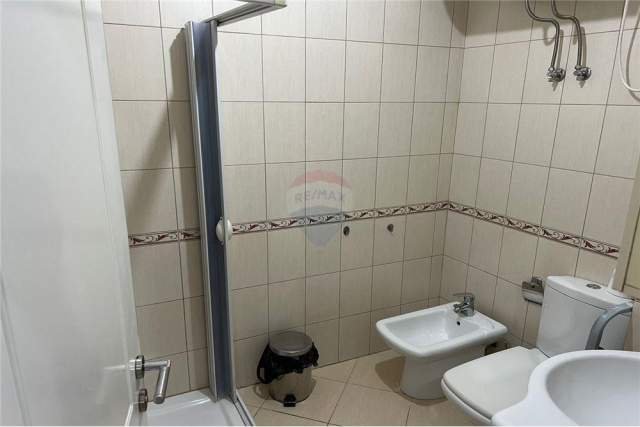 Tirane, jepet me qera apartament 55.000 Leke
