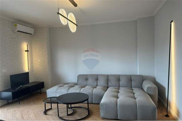 Tirane, jepet me qera apartament 1+1+BLK Kati 8, 85 m² 800 Euro (Rruga Qemal Stafa)