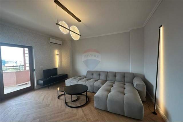 Tirane, jepet me qera 800 Euro