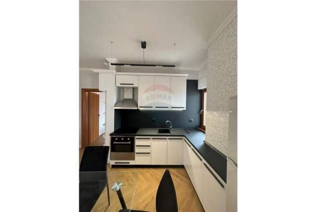 Tirane, jepet me qera apartament 1+1+BLK Kati 8, 85 m² 800 Euro (Rruga Qemal Stafa)