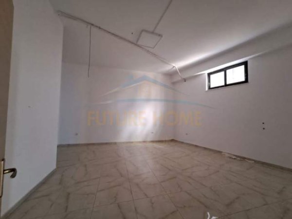 Durres, jepet me qera ambjent biznesi Kati 1, 500 m² 4.000 Euro (Qender, Durres)