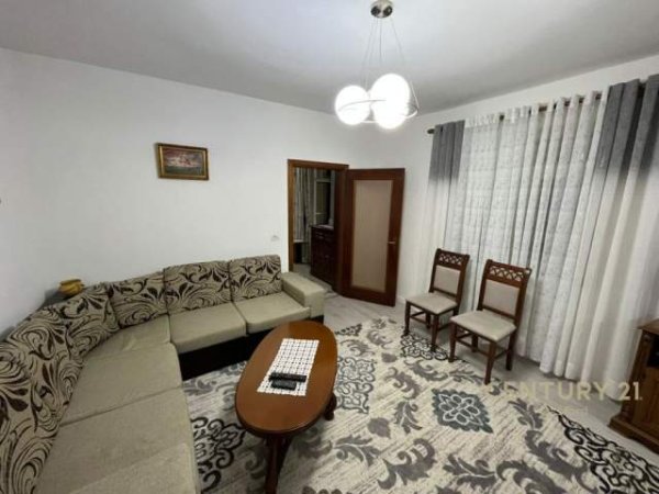 Tirane, jepet me qera 211 m² 600 Euro (ambasada amerikane)