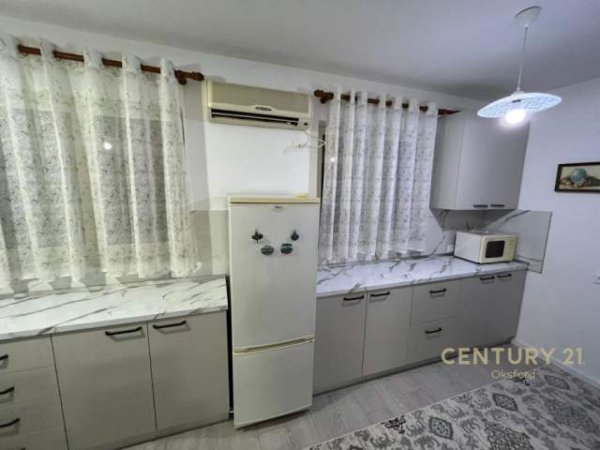 Tirane, jepet me qera 211 m² 600 Euro (ambasada amerikane)