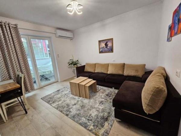 Tirane, jepet me qera apartament 1+1+BLK Kati 1, 70 m² 500 Euro (Rruga Halim Xhelo)