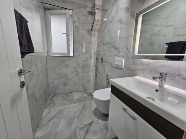 Tirane, jepet me qera apartament 1+1+BLK Kati 1, 70 m² 500 Euro (Rruga Halim Xhelo)