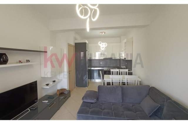 Tirane, jepet me qera apartament 1+1+BLK Kati 3, 60 m² 500 Euro (Kompleksi Golden Park)