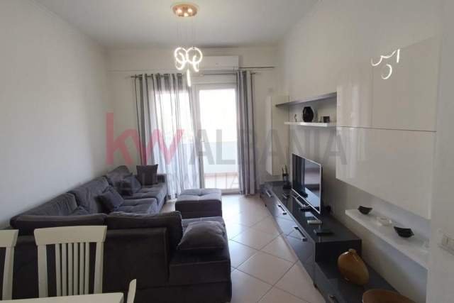 Tirane, jepet me qera apartament 1+1+BLK Kati 3, 60 m² 500 Euro (Kompleksi Golden Park)