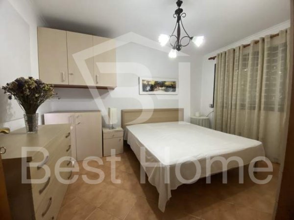 Tirane, jepet me qera apartament 3+1+A+BLK Kati 2, 140 m² 650 Euro (21 Dhjetori, Rruga Frosina Plaku)