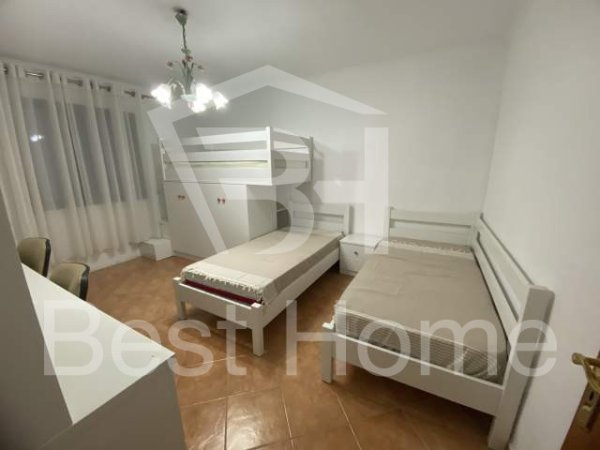 Tirane, jepet me qera apartament 3+1+A+BLK Kati 2, 140 m² 650 Euro (21 Dhjetori, Rruga Frosina Plaku)