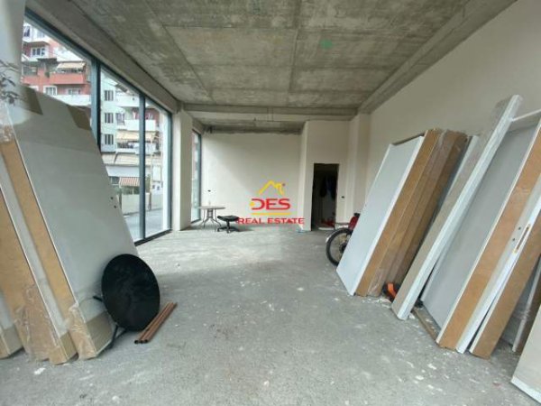 Tirane, shitet dyqan Kati 0, 50 m² 75.000 Euro (KAMEZ)
