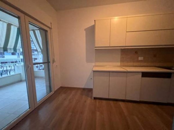 Tirane, jap me qera apartament 2+1 Kati 6, 120 m² 1.200 Euro (air albania)