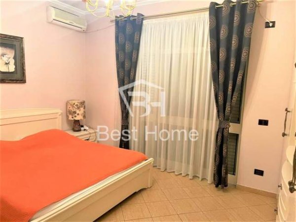 Tirane, jepet me qera apartament 3+1+BLK Kati 3, 150 m² 600 Euro (Bulevardi Zogu I)